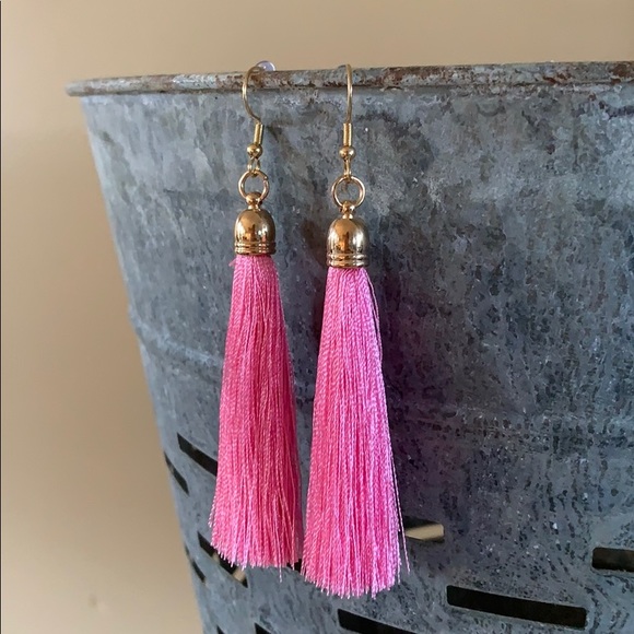 kelzposh Jewelry - Pink tassel earrings
